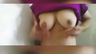 Indian Bahabhi Showing her Boobs