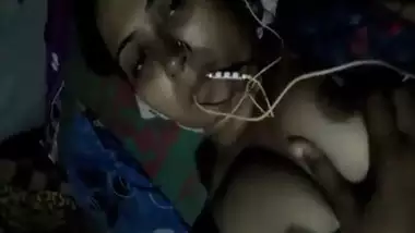 Desi Bhabhi showing boobs on video call