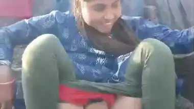 Stepbrother records his stepsister’s desi outdoor sex