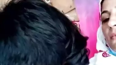 Desi friend energetically sucks Pakistani Bhabhi's nipples in XXX video