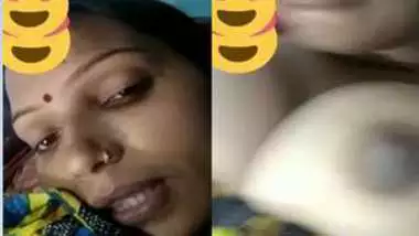 Married Desi mom with pierced nostril is going to show body to fans