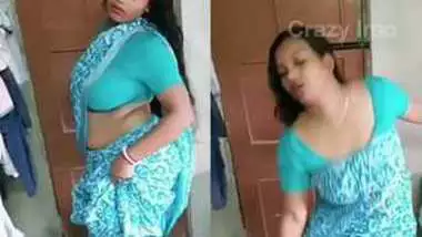 Hot desi aunty dancing
