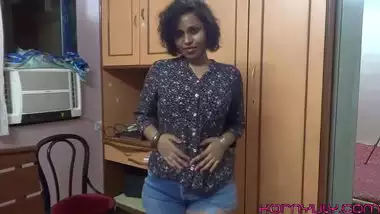 Big Ass Mumbai College Girl Spanking Herself Fucking Her Tight Desi Pussy