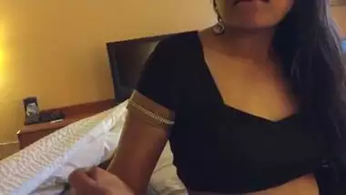 Sexy Indian big scoops bhabhi giving oral-service to devar