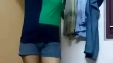 Likable XXX Indian girl knows that her body is sexy and easily shows it