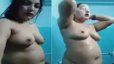 Village mature aunty nude shower bath MMS