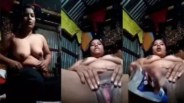 Unsatisfied Bhabhi masturbating her pussy on cam