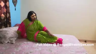 Desi Bhabhi In Saree Sucking and Fucking