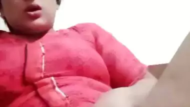 Horny girlfriend masturbating xxx pussy with rod