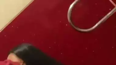 Chubby girl gives an outdoor blowjob in a cinema theatre