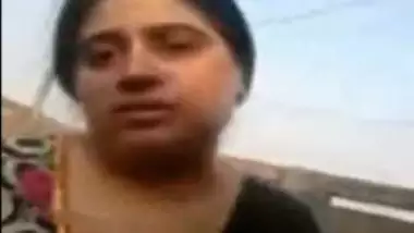 Punjabi jatti aunty sucking penis of neighbor