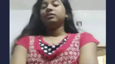 Desi young girl show her boob