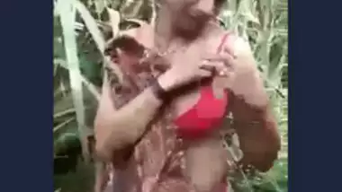 Desi girl outdoor fucking with her lover