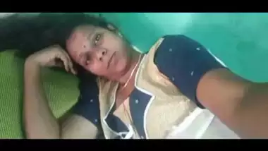 Tamil Girl Showing Her Boobs and Pussy