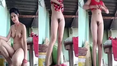 Sweet Dehati Bhabhi striptease MMS video