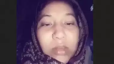 Desi village bhabi show her sexy pussy on mid night