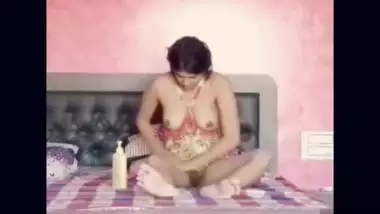 Punjabi bhabhi’s erotic massaging