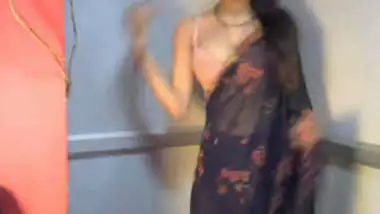 sexy priyaa erotic dancing in saree