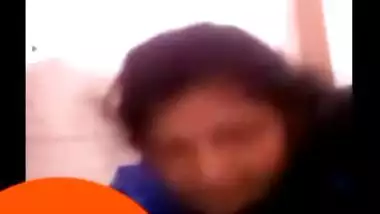 Mallu Bhabi showing Puss