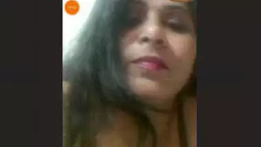 Hot look bhabhi showing to lover on video call