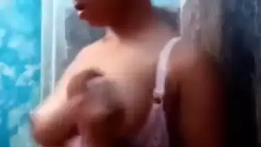Cute Babe Bathing and Showing Boobs Pussy