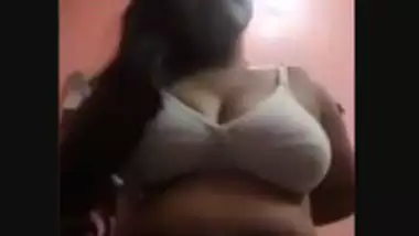 Big boob Desi Girl Showing On VCall