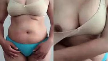Indian woman doesn't have sex in this XXX video but her tits deserve attention