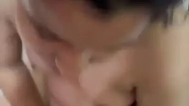 Kinky guy drops his cum on his GF’s face in Punjabi sex