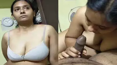 Dick sucking session of Indian housewife